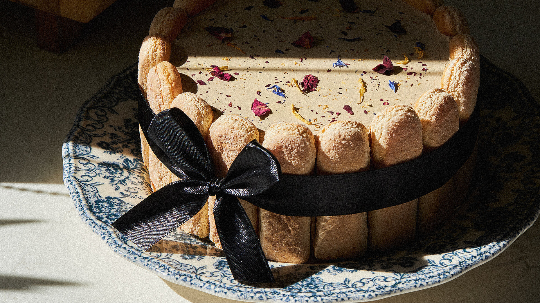 earl-grey-tiramisu-cake-detail.jpg?v=1721708494&width=1860